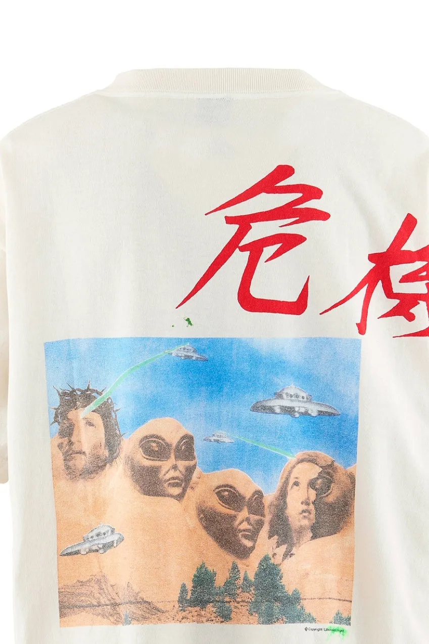 SAINT Mxxxxxx × Sean Wotherspoon SW_SS TEE/KIKI/WHT Alien Crisis/Alien President Mountain TEE Off-White S-XL Super Handsome Co-branded Alien Print Design Correct Version Customized SW Co-branded Accessories Cylindrical Seamless High Weight Fabric Enzyme Heavy Wash Water Distress Handmade Garment Graffiti Splashing Ink